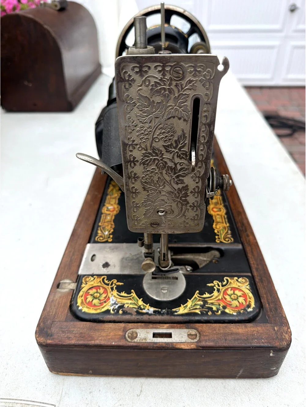 1922 Singer Model 128 La Vencedora Portable Sewing Machine No Power Cord